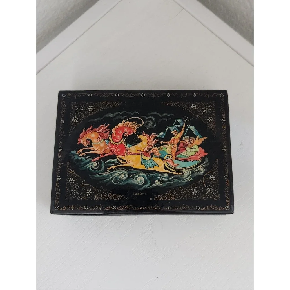 Vtg Palekh Russian Lacquer Trinket Box Hinged Troika 3-Horse-Sleigh snow village